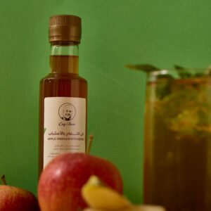 خل التفاح بالأعشاب